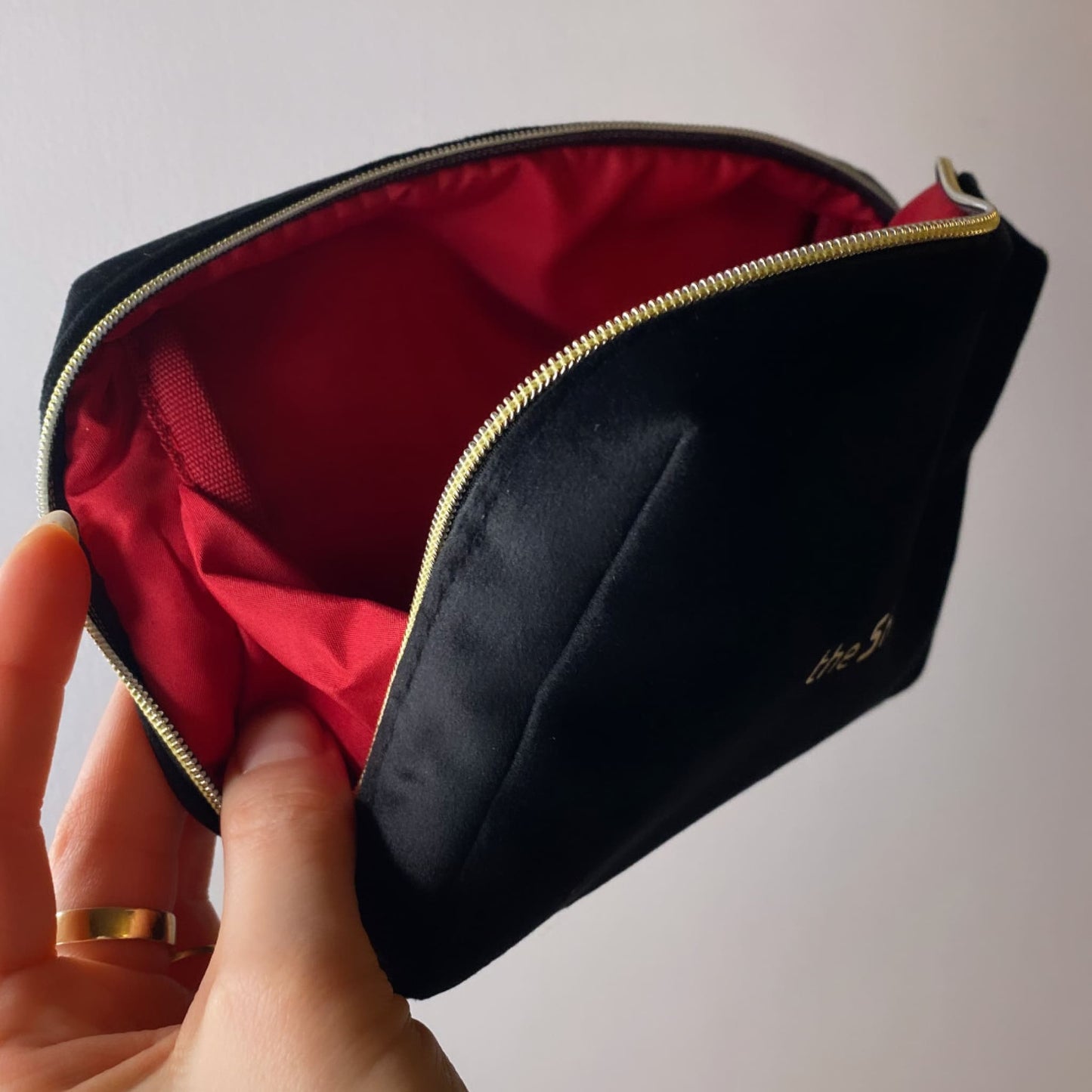 THE SAEM Velvet Black Pouch
